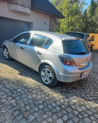 Opel Astra cena 11900 przebieg: 298000, rok produkcji 2011 z Lubraniec małe 46